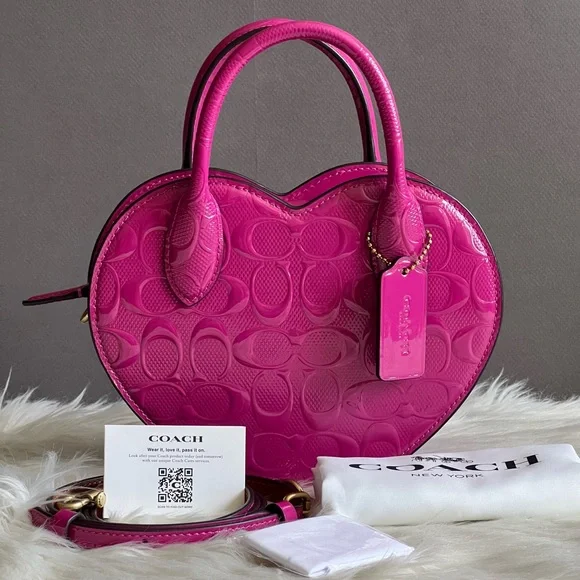 CN600 - Coach Heart Bag in Signature Leather - Picture 10 of 13